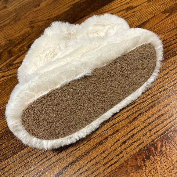 Urban Outfitters Faux Fur Slippers size medium - Picture 2 of 2